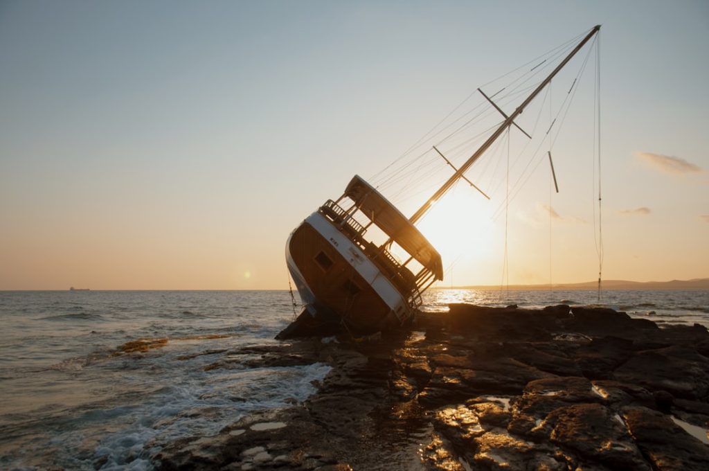 Photo Sinking ship